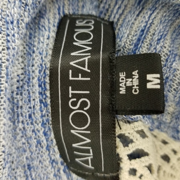 ALMOST FAMOUS | cropped hooded top crochet panel - Picture 4 of 6